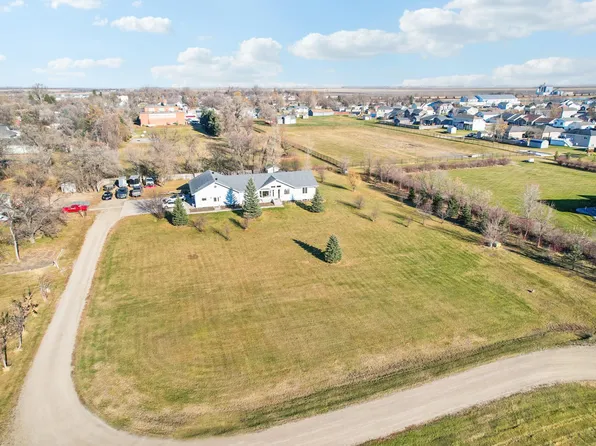655 Christensen Ct, Mapleton, ND 58059