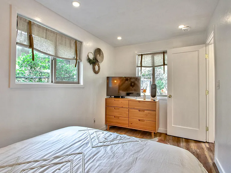 426 Maple Ln — Photo 16