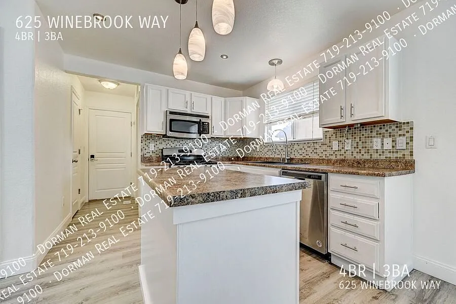 Updated 2 Story Home in Fountain — Photo 2