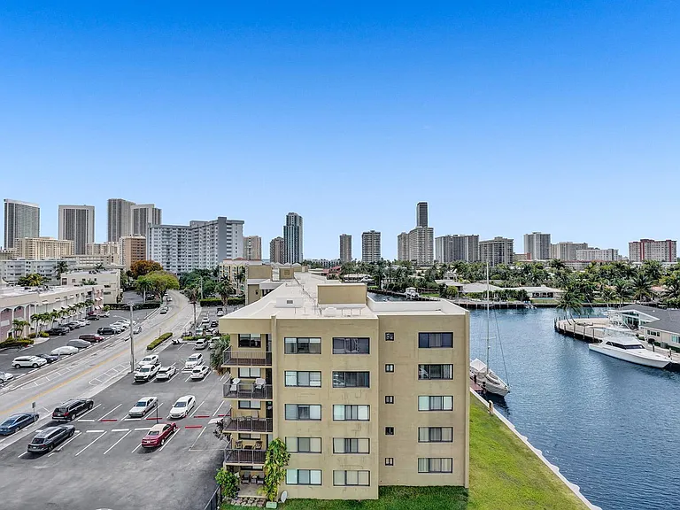 401 Golden Isles Dr #705 — Photo 43