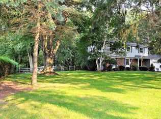 57 Dublin Heights Rd, Penfield, NY 14526