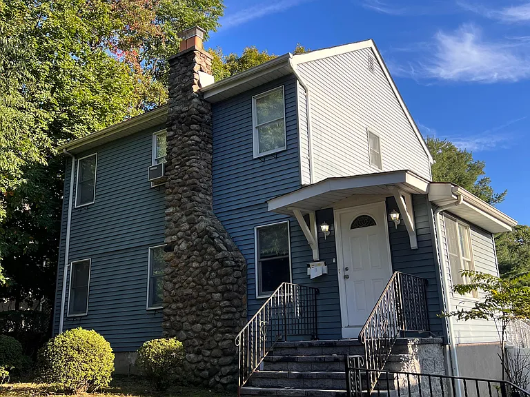 32 E Grand Ave — Photo 1