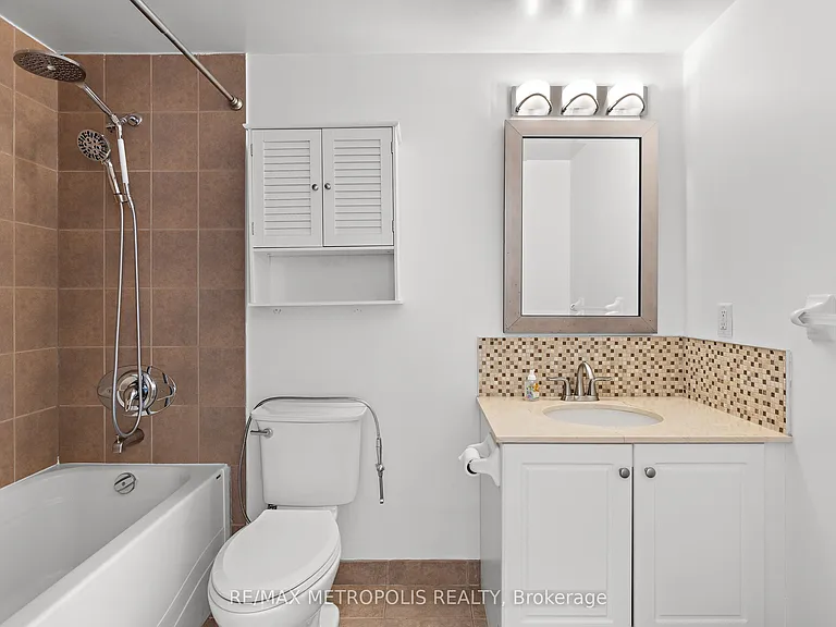 2495 Dundas St W #412 — Photo 25