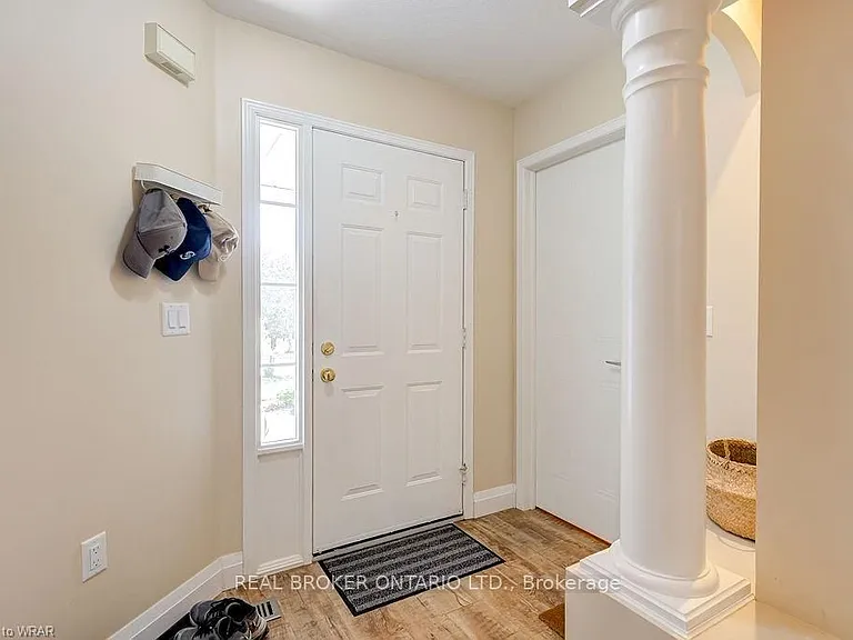 555 Mariner Dr — Photo 6