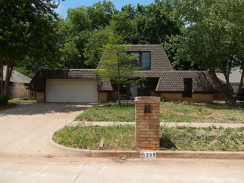 1st image of 205 Wellington Ln