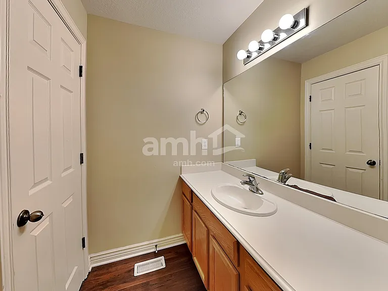 4006 E Dillons Dr — Photo 8
