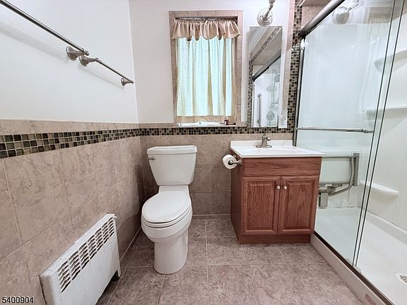 4th image of 48 Broughton Ave #1