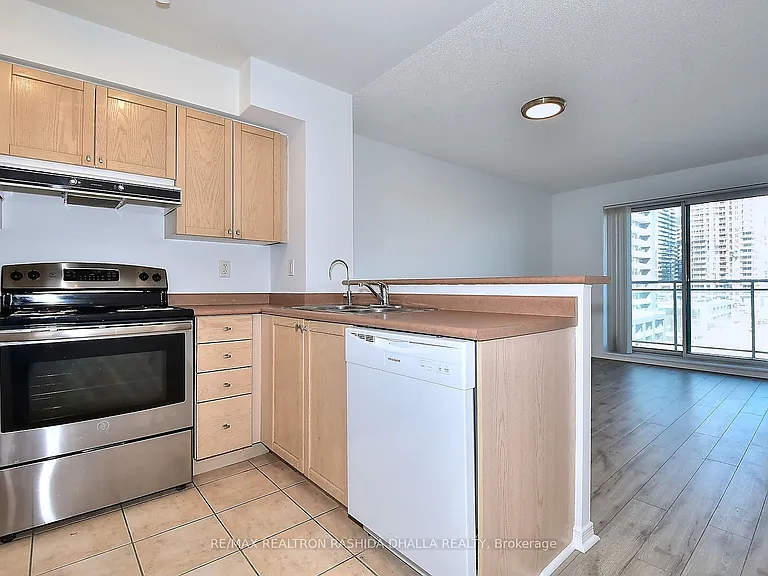 39 Oneida Cres #610 — Photo 19