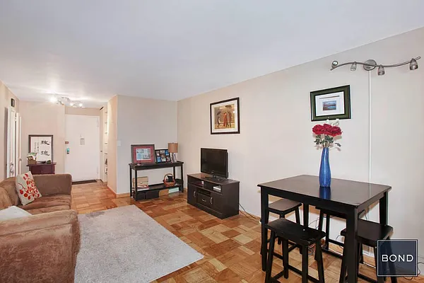 Sold by Bond New York | media 2