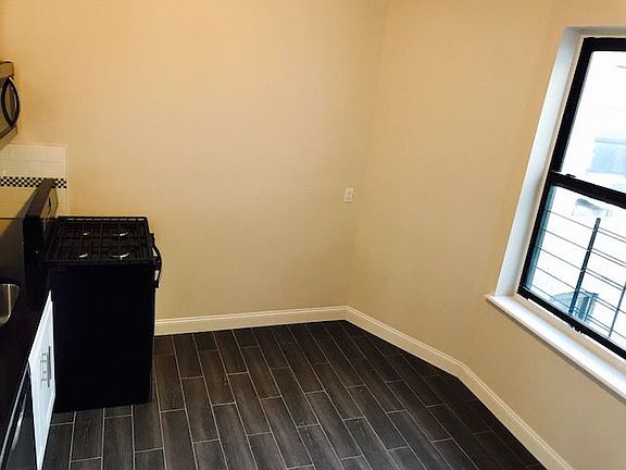 3rd image of 109 W 112th St APT 61