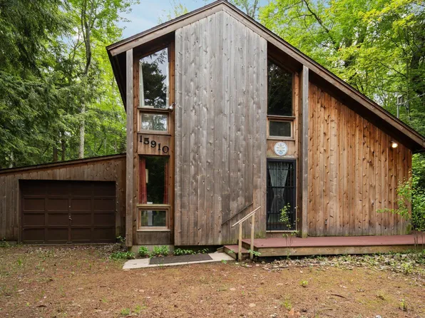 15910 E Cherry Park Dr, Northport, MI 49670