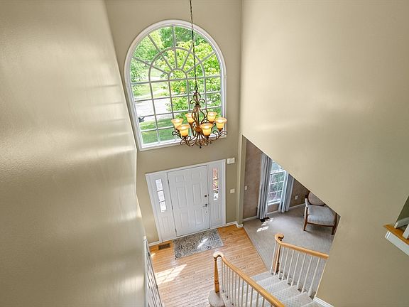 3rd image of 15 Winthrop Dr