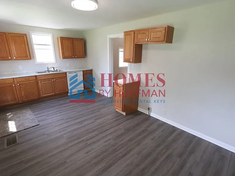 1025 N 2nd Ave — Photo 7