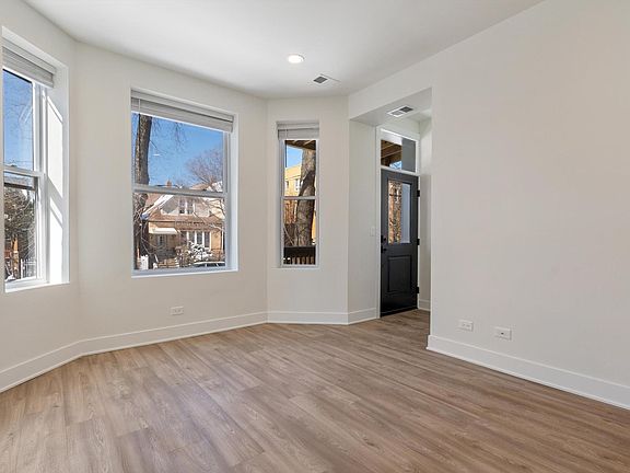 5th image of 2833 N Whipple St #1F