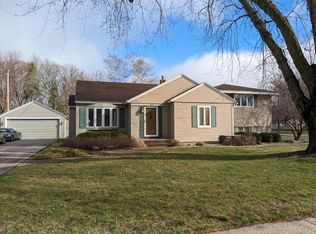 1025 E 8th St, Holland, MI 49423
