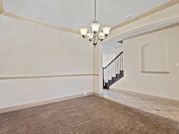 3rd image of 250 Bentley Dr