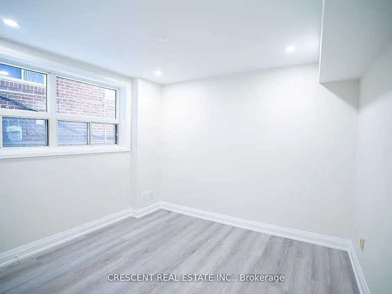19 Queen St W #1 — Photo 6