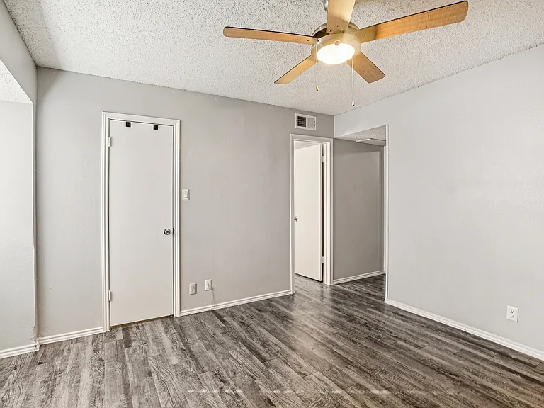 Evergreen Condominiums — Photo 19