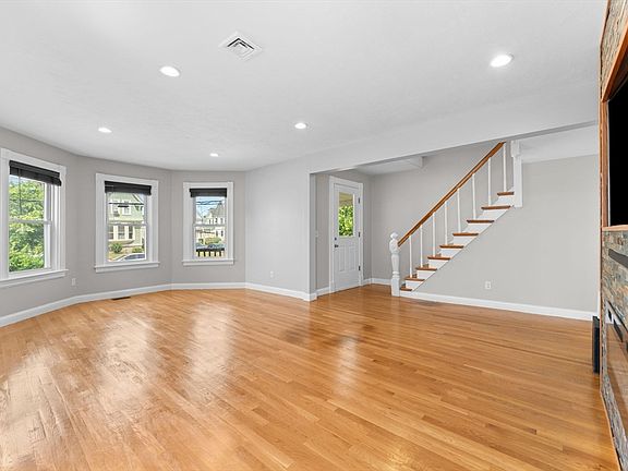 5th image of 46 Ash St