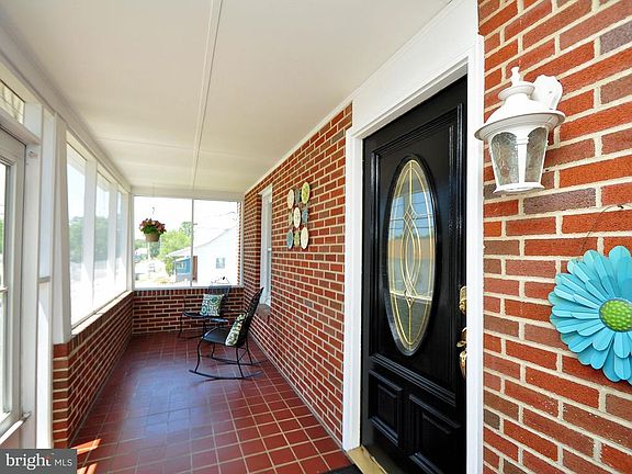 5th image of 104 Eugenia Ave