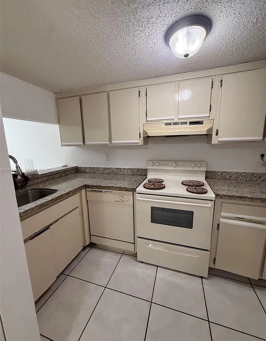 Vista Del Lago I Condo — Photo 1