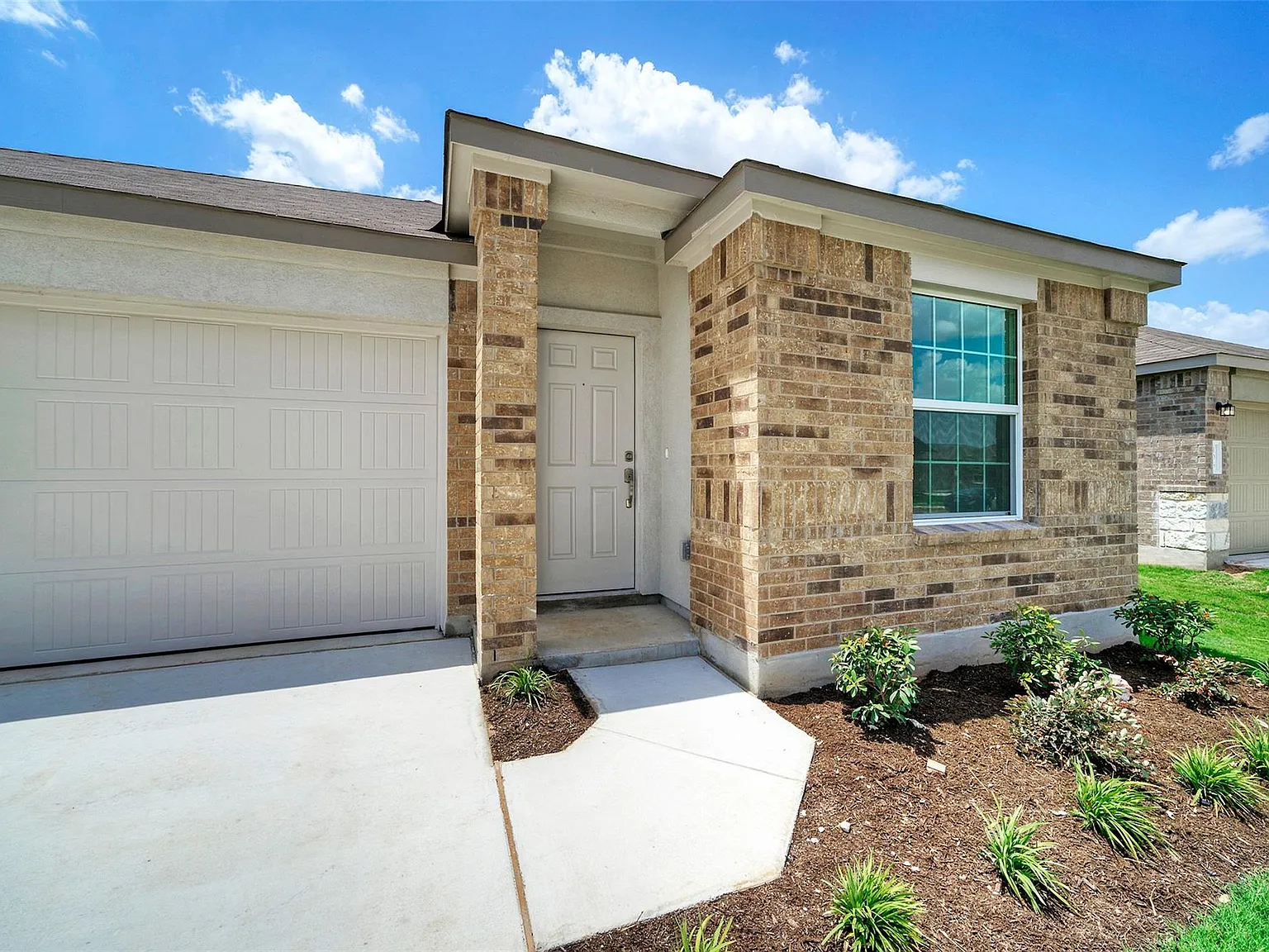 4 bed, 3.0 bath, 2032 sqft, $2,200 — Photo 3