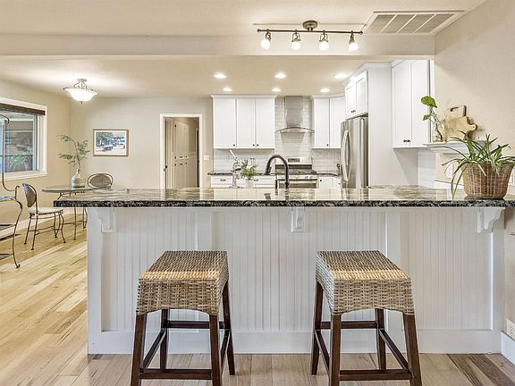 4th image of 1032 Brookline Cir