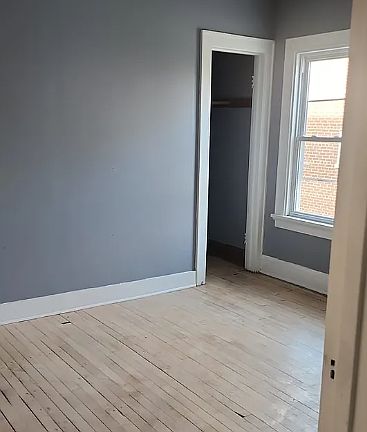 4th image of 4130 N Green Bay Ave Unit 2