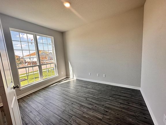 4th image of 7024 Llano Dr