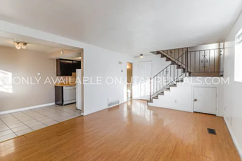 228 W Foxbridge Dr Photo 1