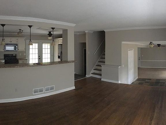 5th image of 2145 Powers Ferry Dr SE