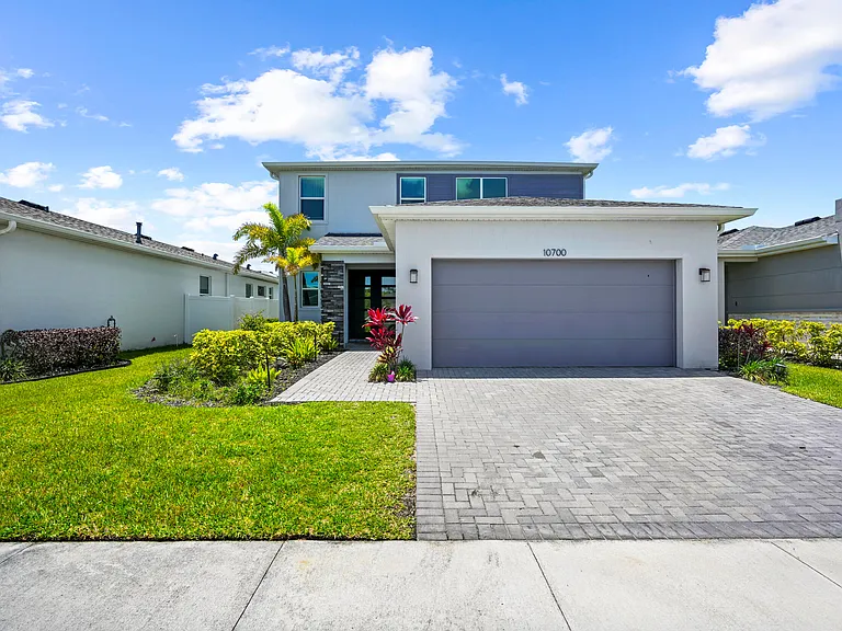 10700 SW Gloriana St — Photo 1