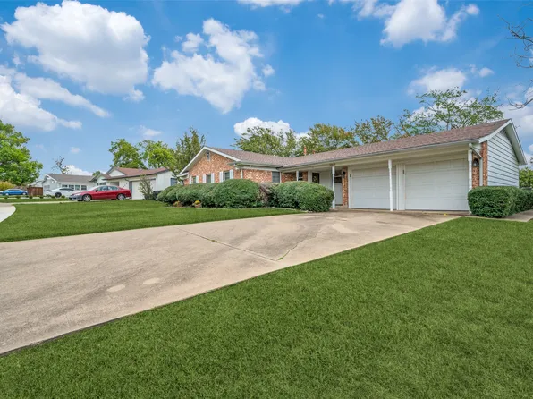 2860 Mark Twain Dr, Farmers Branch, TX 75234