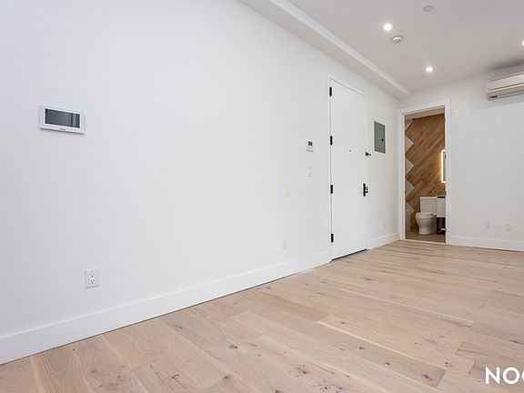 5th image of 491 Evergreen Ave #2R