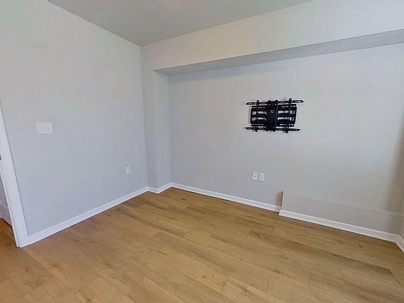 4th image of 126 Hudson Blvd
