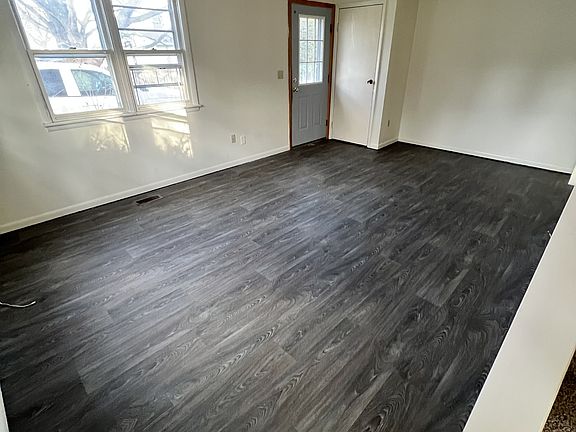 2nd image of 1 Oak Mnr
