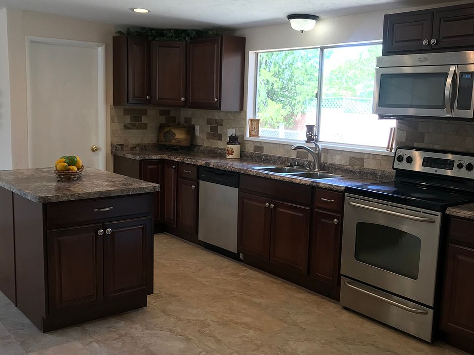 1st image of 1009 Hickory Dr