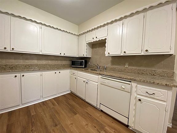 5th image of 4733 McCart Ave
