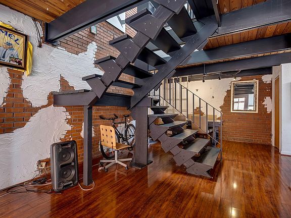 3rd image of 220 Belmont Rd