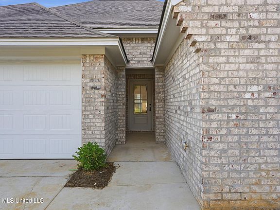2nd image of 527 Stone Brook Pl