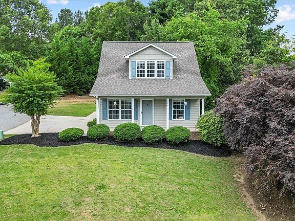 3rd image of 304 Black Beaver Ct