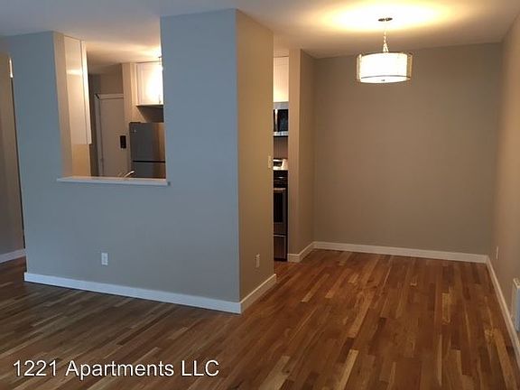 4th image of 1221 Queen Anne Ave N APT 404