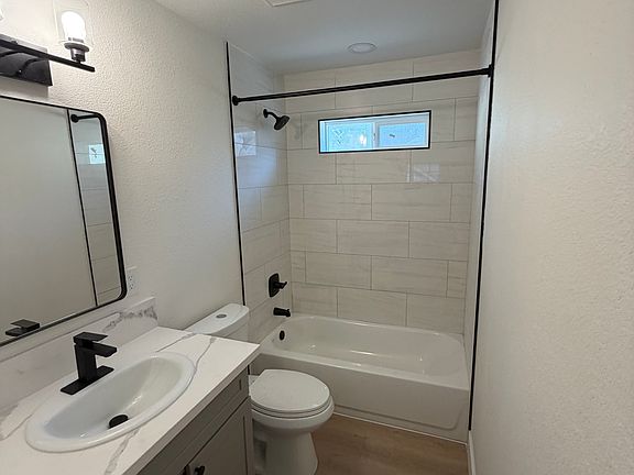 3rd image of 1844 Arcadian Ave #5