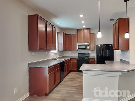 4th image of 2631 Green Leaf Way