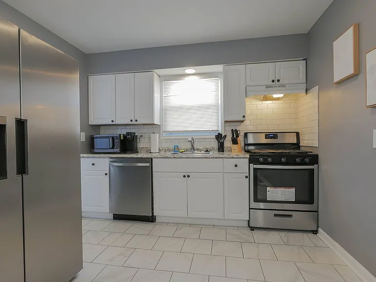 1901 Emerson Ave — Photo 4