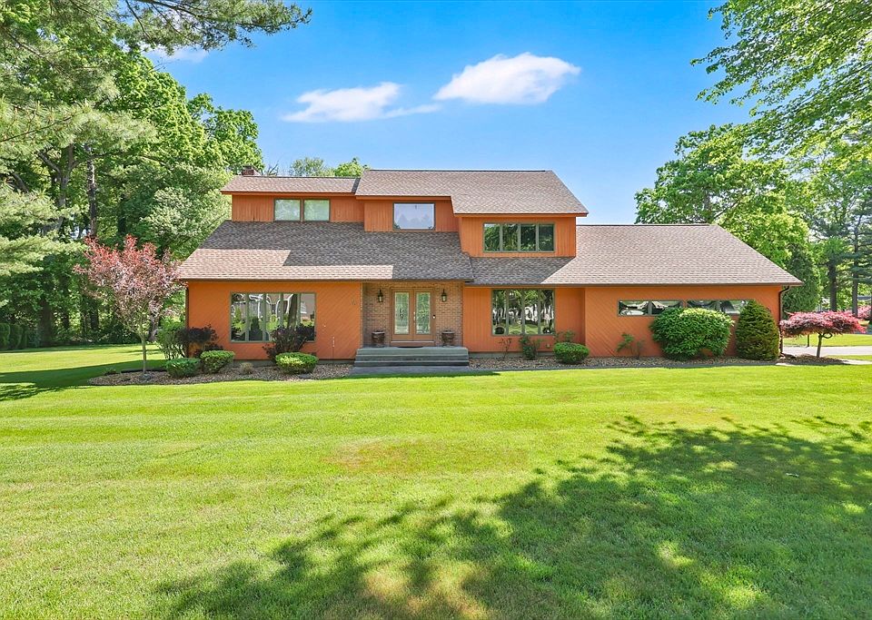 1st image of 38 Evergreen Dr
