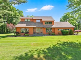 38 Evergreen Dr, East Longmeadow, MA 01028