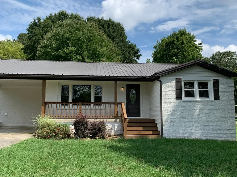 808 Lovers Lane Rd SE — Photo 1