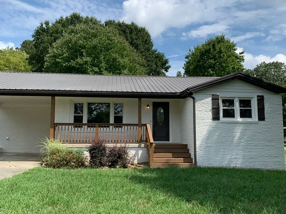 808 Lovers Lane Rd SE