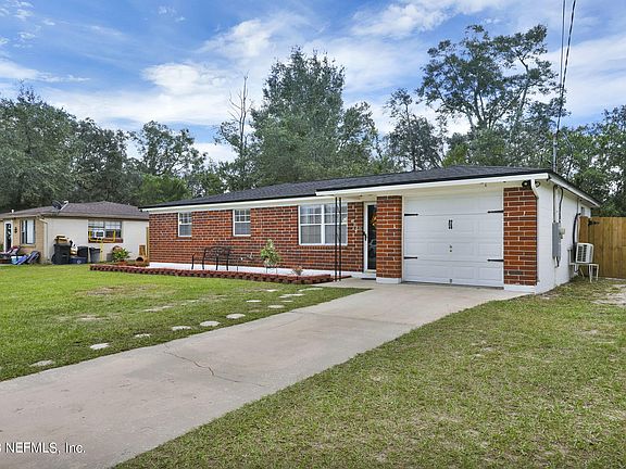 4th image of 432 BLAIRMORE Boulevard W